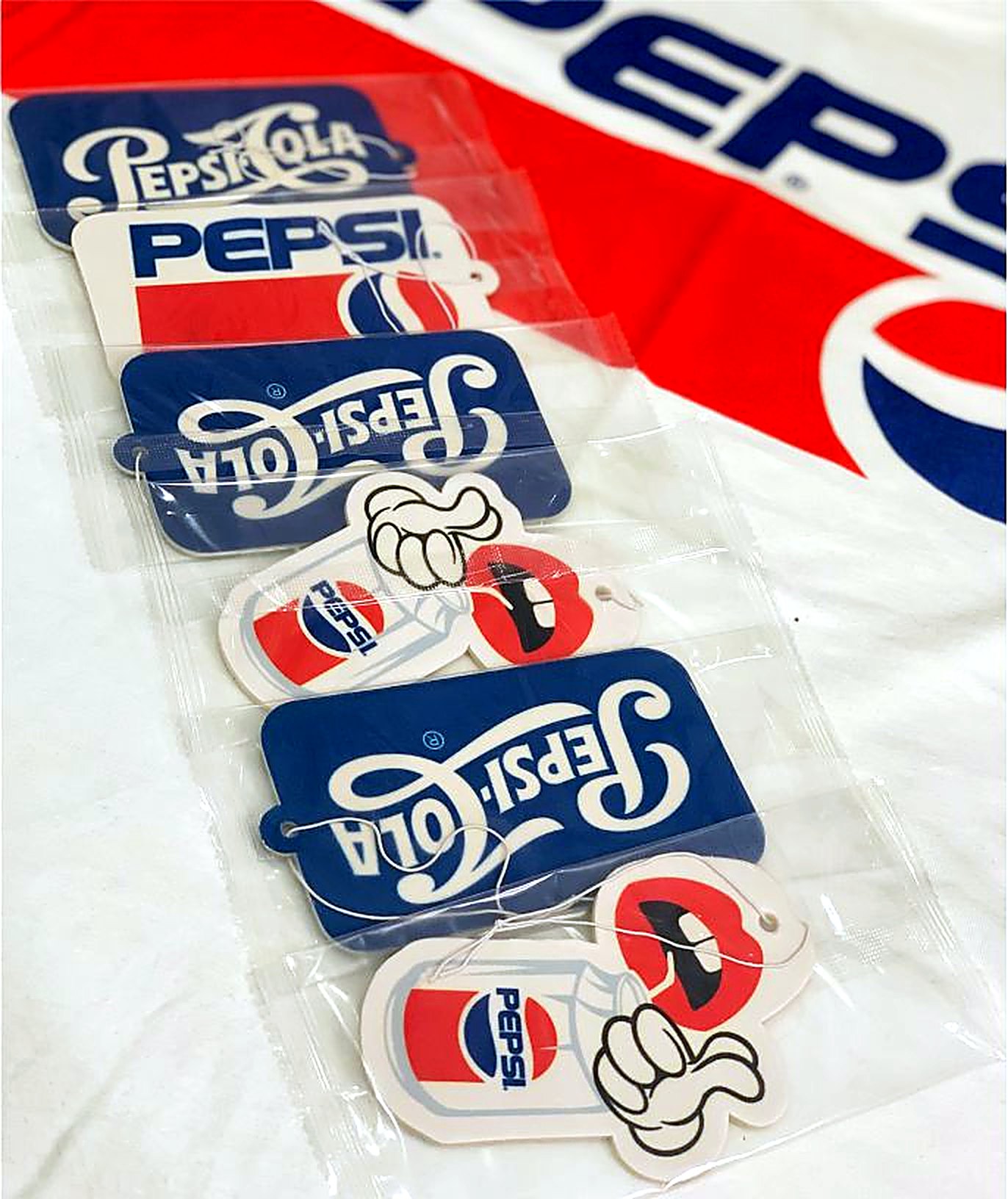 Pepsi automirisi u više oblika, svaki u pojedinačnom pakovanju — primer izrade OZ Automirisi